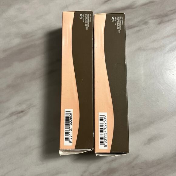 2 Skin Love Weightless Blur Foundation - Becca for Women - 1.23 oz porcelain - Picture 2 of 2